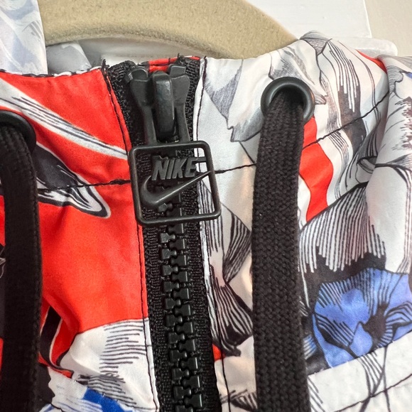 NIKE Cropped Floral Windbreaker - Picture 4 of 6